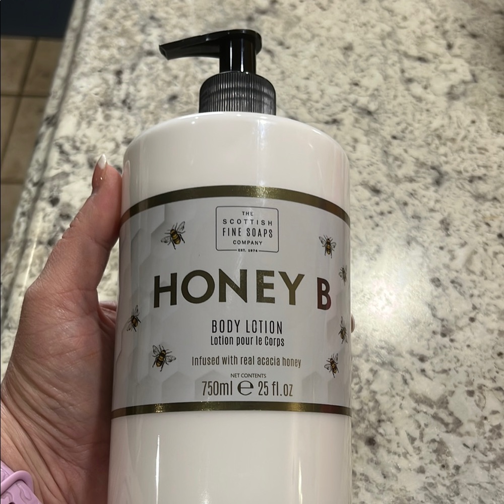 White Body Moisturizer and Oil for Luxurious Bath